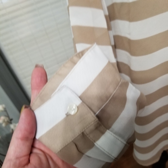 ✨ Old Navy Tan Striped Sheer Long sleeve Blouse - Picture 8 of 8